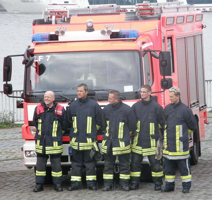 Neue LF`s fuer Koeln Uebergabe in Koeln Deutz an den Wachen  P038.JPG